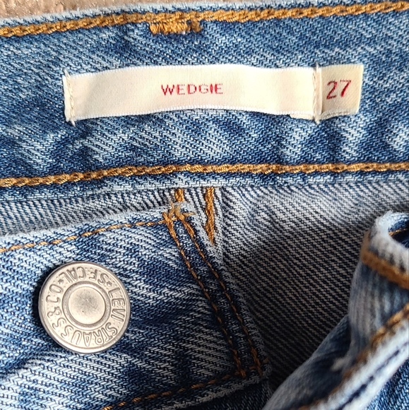 Levis size 28 wedgie ankle pant distressed hem - Picture 4 of 4